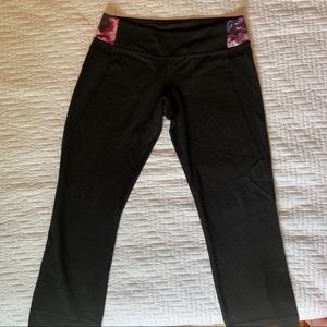 Lululemon Crops with Floral Waistband Size 6